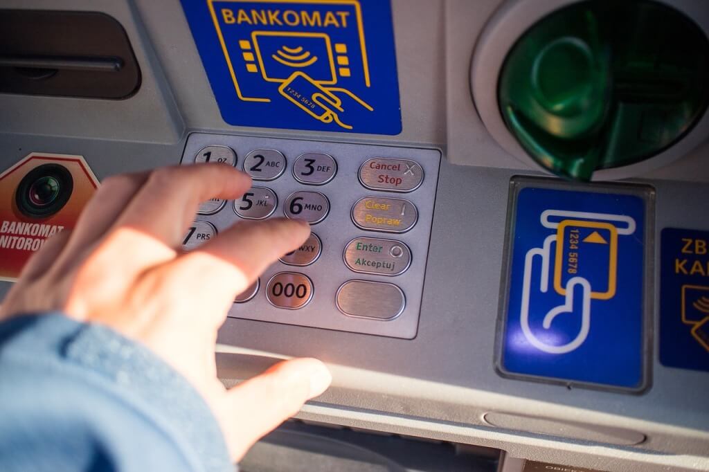 Сколько снять наличных в банкомате в Польше Профрекрутингцентр